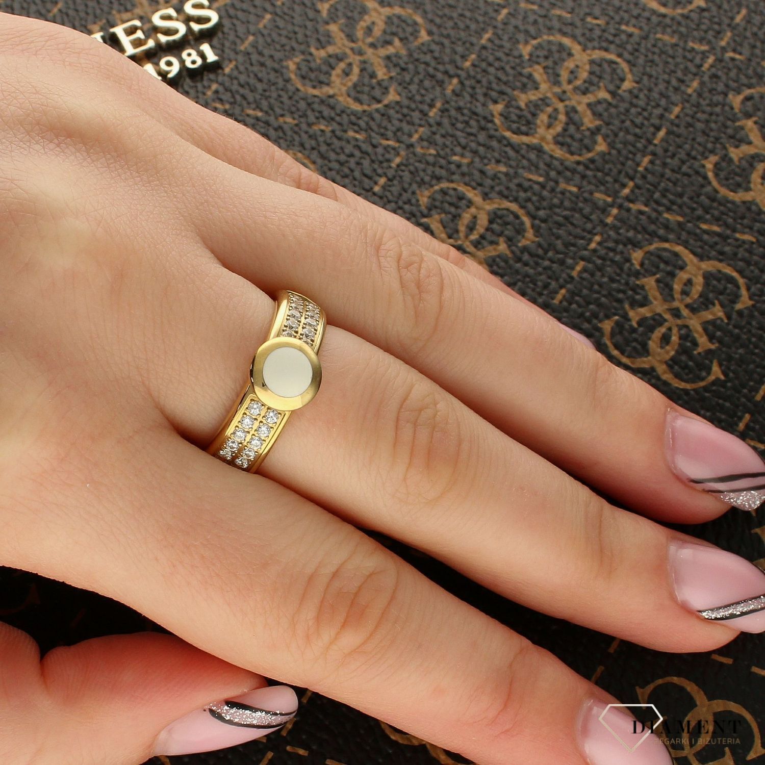 Charms Biały mleczny Melano 5 mm (1).jpg